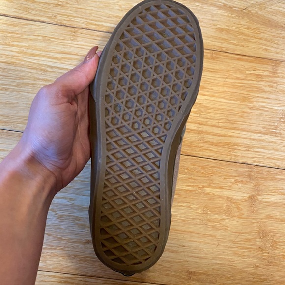 Vans - Picture 2 of 4